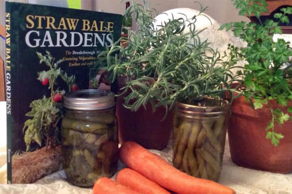 Straw Bale Gardens Complete Book